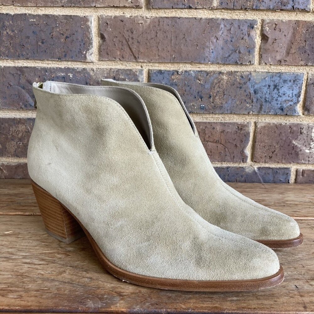 Vince. Havana Notch Suede Ankle Bootie Neutral Tan Pointed Toe Zip Heel Size 9.5